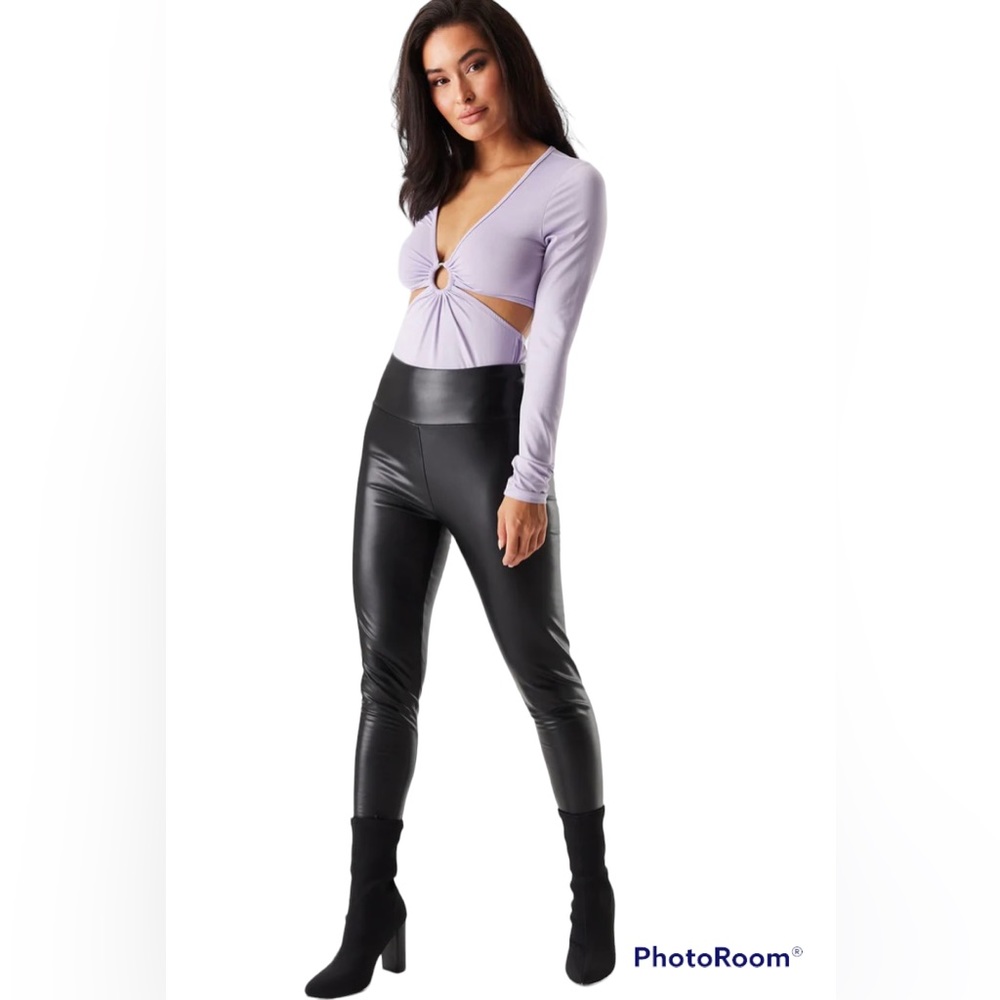 Streetwear Society v-neck o-ring cut-out bodysuit, size Medium, purple, NWT - Picture 3 of 6